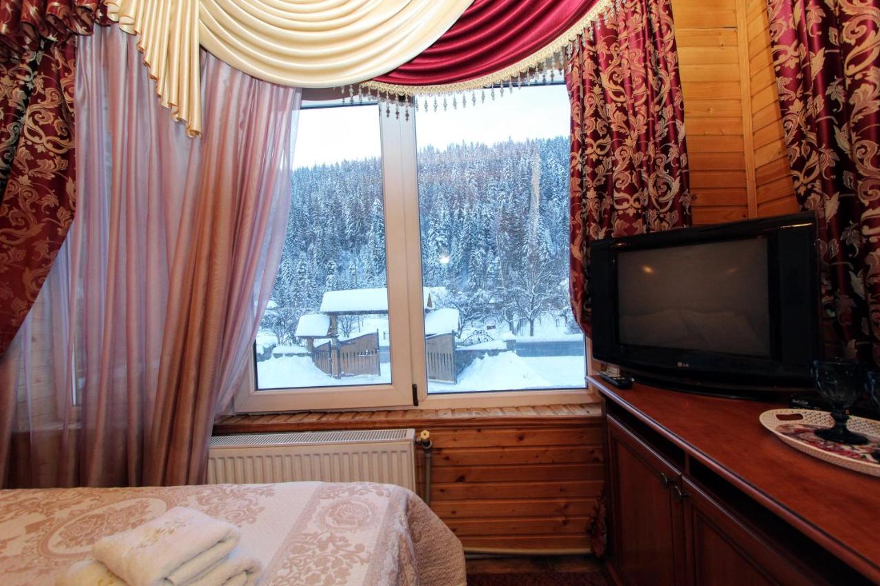 Затишний Готель "Едем" เมอคุลิชิน ภายนอก รูปภาพ